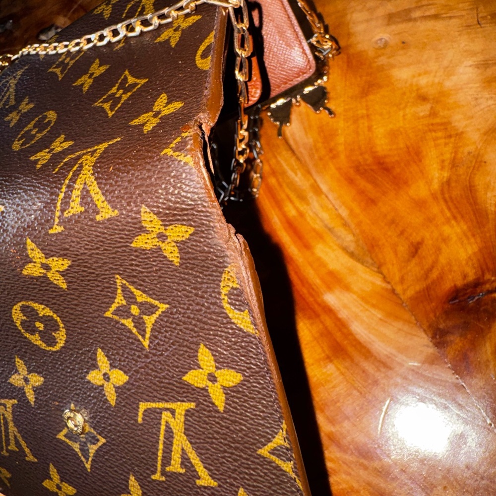 LOUIS VUITTON
Monogram Porte Tresor Etui Papiers
Wallet 1998 france converted - Picture 13 of 16